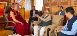 Dalai Lama (L), Nitish Kumar (C) and Sikyong (R)