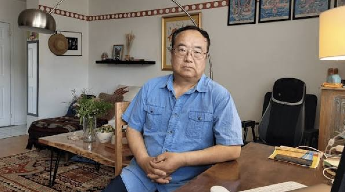 Tibetan educational sociologist Dr. Gyal Lo honoured with Tenzin Delek Rinpoche Medal of Courage