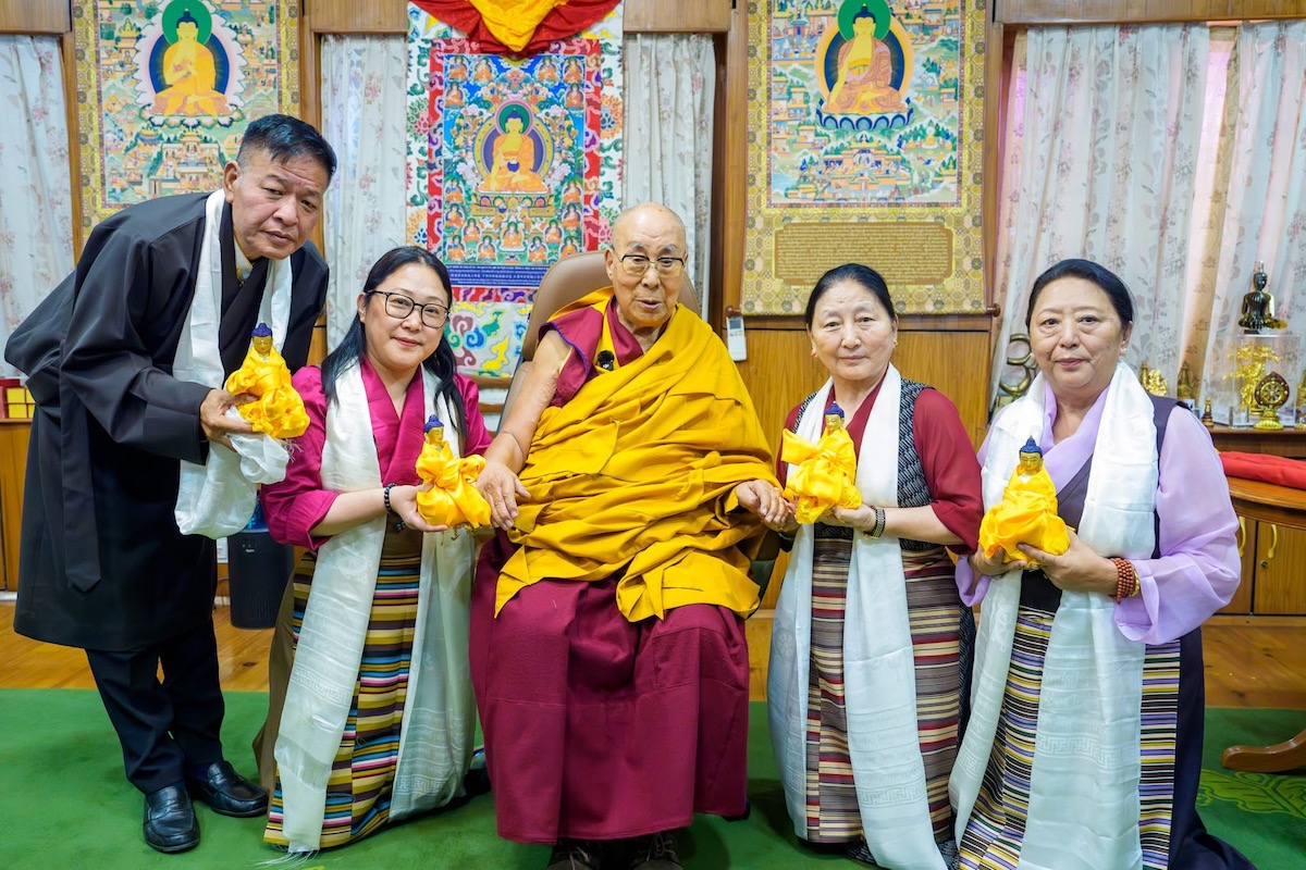 Dalai Lama grants farewell audience to outgoing cabinet of CTA